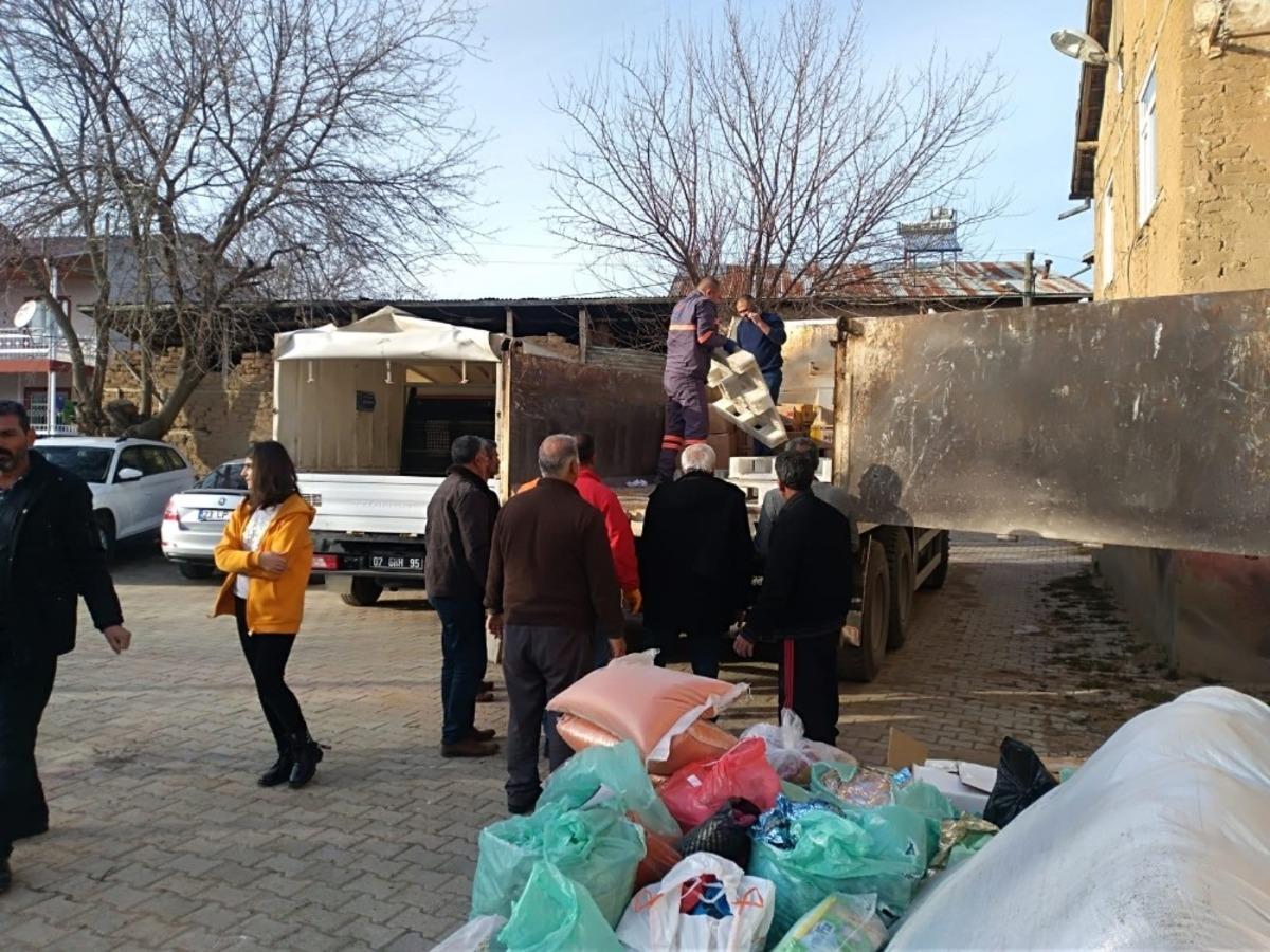 Muratpaşa&rsquo;dan yola &ccedil;ıkan 5 kamyon yardım Elazığ&rsquo;a ulaştı
