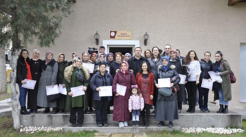 Domates &uuml;retiminde en b&uuml;y&uuml;k sorun hastalık ve zararlılarla m&uuml;cadele ile olumsuz iklim koşulları