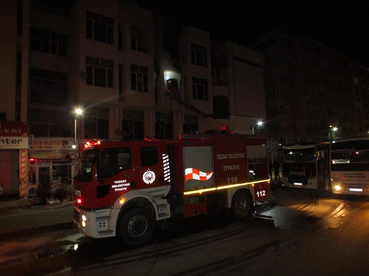 Yozgat'taki petshopta feci yangın! Kuşlar telef oldu G5