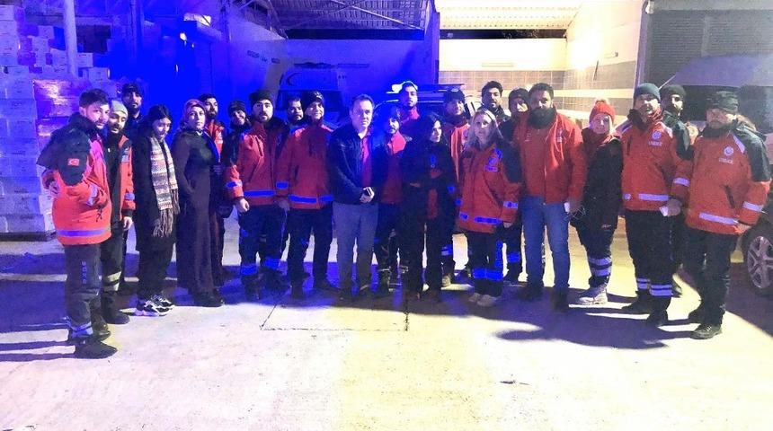 UMKE ile 112 acil sağlık ekibi deprem b&ouml;lgesinden d&ouml;nd&uuml;
