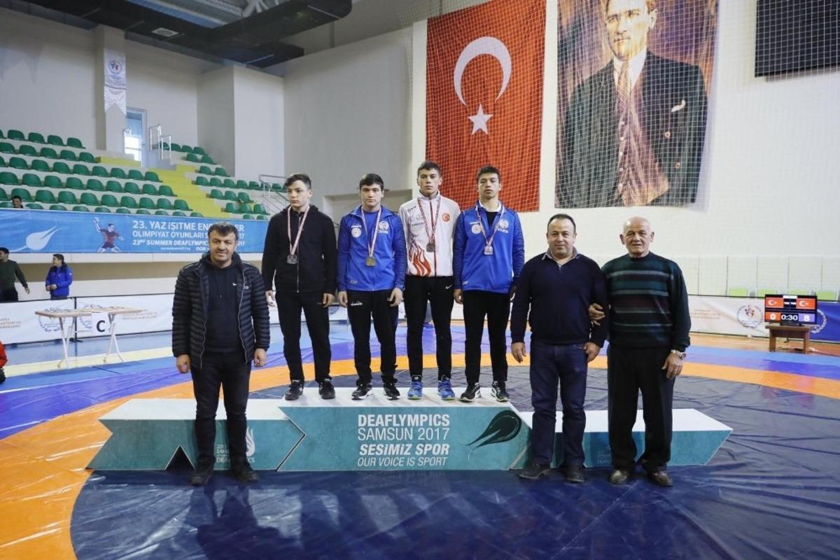 Kayserili Pehlivanlar Samsun&rsquo;dan madalyalarla d&ouml;nd&uuml;