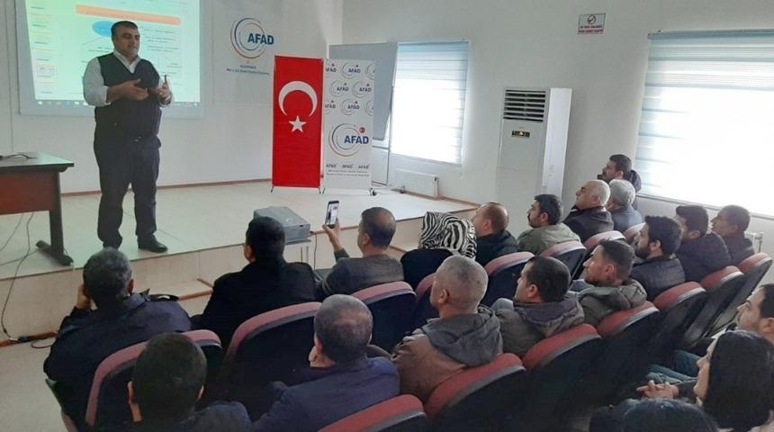 Bağlar Belediyesi personeline deprem eğitimi