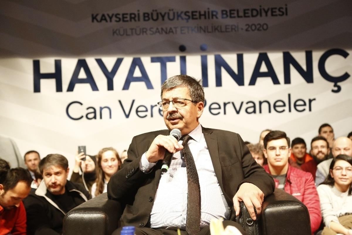 Yazar Hayati İnan&ccedil; Şehir Tiyatrosu&rsquo;nda s&ouml;yleşiye katıldı