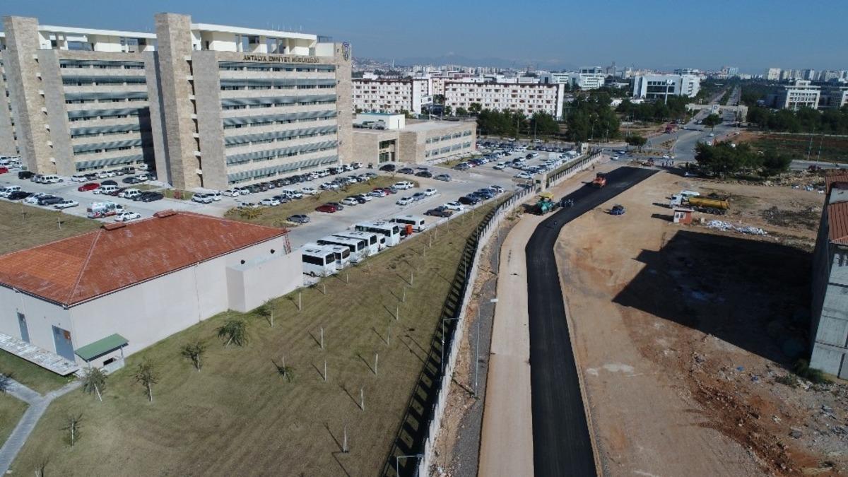 Konyaaltı Belediyesinden sıcak asfalt