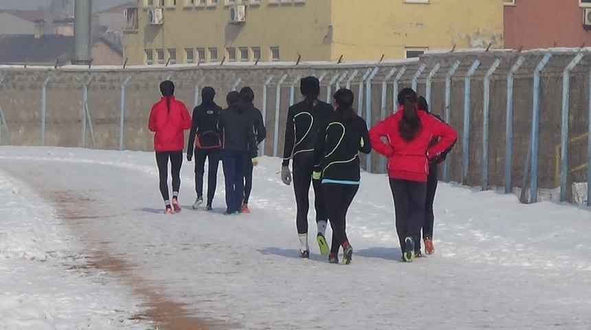 Dondurucu soğukta şampiyonaya hazırlık