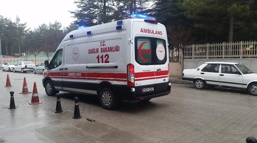 Konya&rsquo;da kontrolden &ccedil;ıkan otomobil takla attı: 3 yaralı