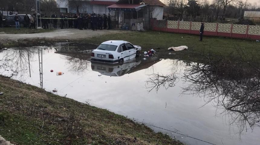 K&ouml;peğe &ccedil;arpmamak isterken kaza yaptı: 1 &ouml;l&uuml;
