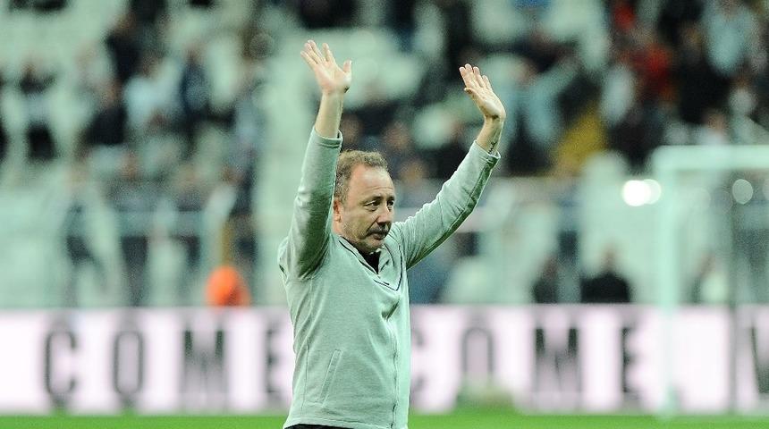 Sergen Yalçın Beşiktaş'ın başında ilk idmana çıkıyor