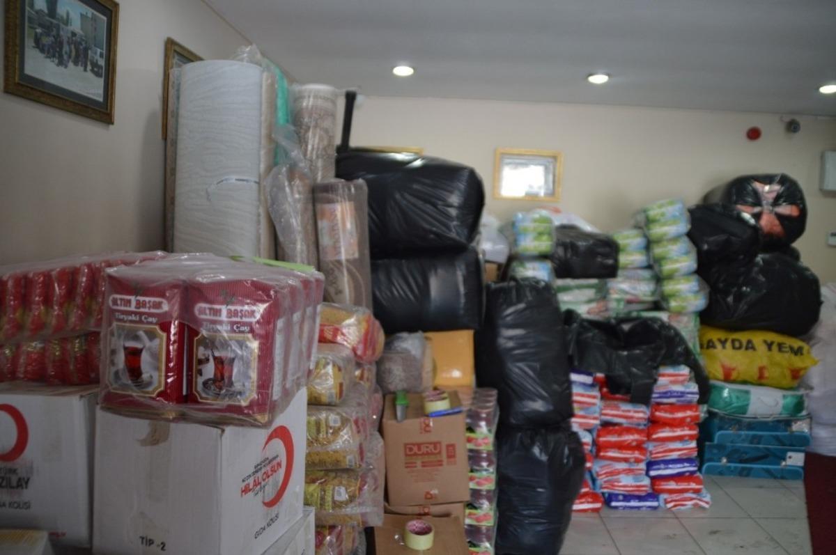 Kızılay Ağrı Şubesi deprem b&ouml;lgesi i&ccedil;in yardım kampanyası başlattı