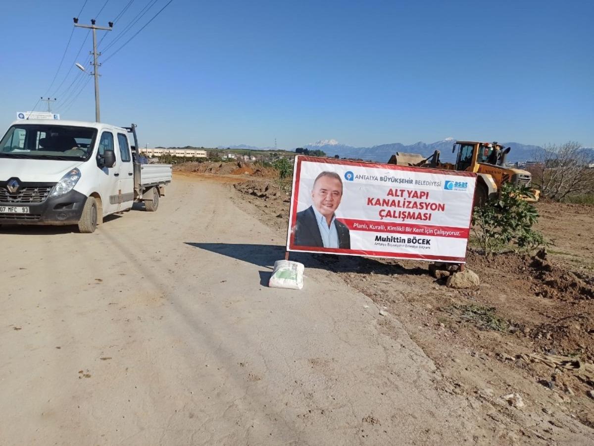 Aksu&rsquo;da kanalizasyon &ccedil;alışması s&uuml;r&uuml;yor