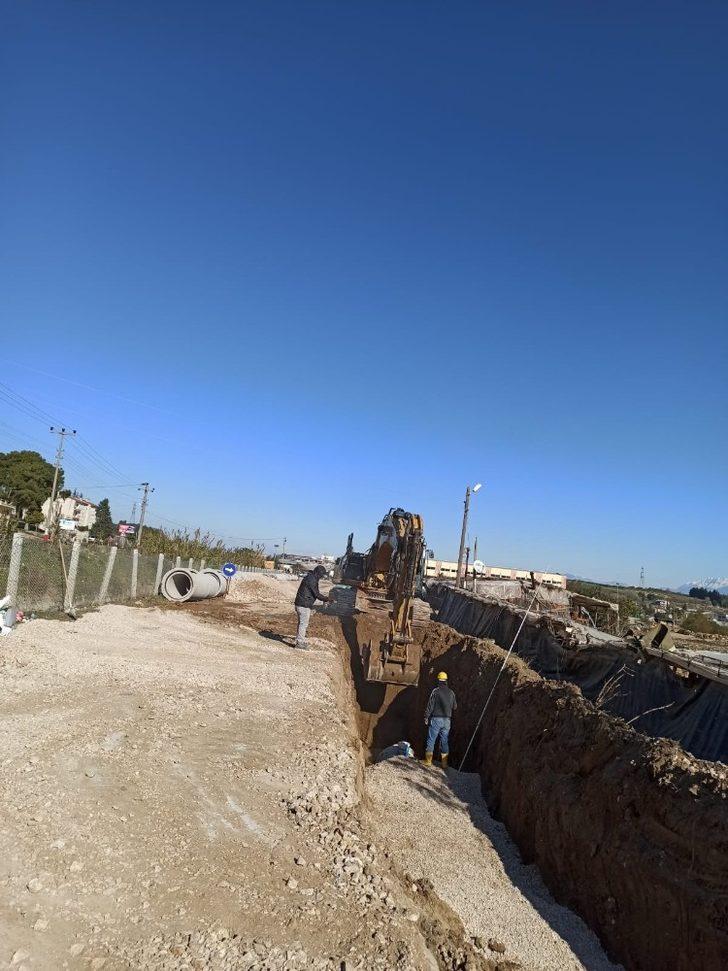 Aksu’da kanalizasyon çalışması sürüyor G4