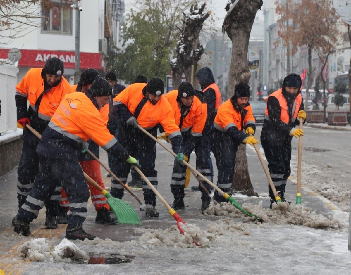 Karla m&uuml;cadelenin kahramanları g&ouml;rev başında