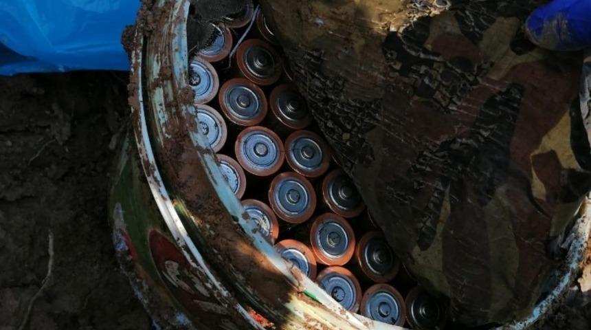 Bitlis&rsquo;te araziye gizlenmiş &ccedil;ok sayıda pil ele ge&ccedil;irildi