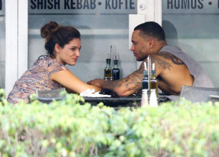 Kelly Brook'un aşktan yana yüzü gülüyor G5