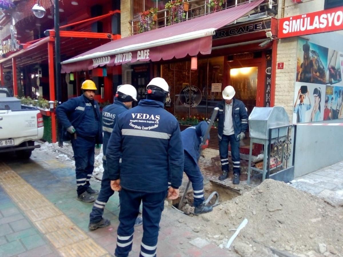 Şemsiyeli Sokağın enerji sorunu &ccedil;&ouml;z&uuml;l&uuml;yor