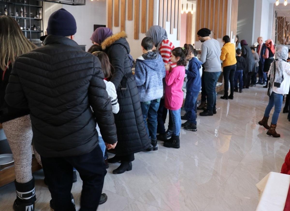 Ramada by Wyndham Van Oteli, sevgi evlerinde kalan &ccedil;ocukları ağırladı