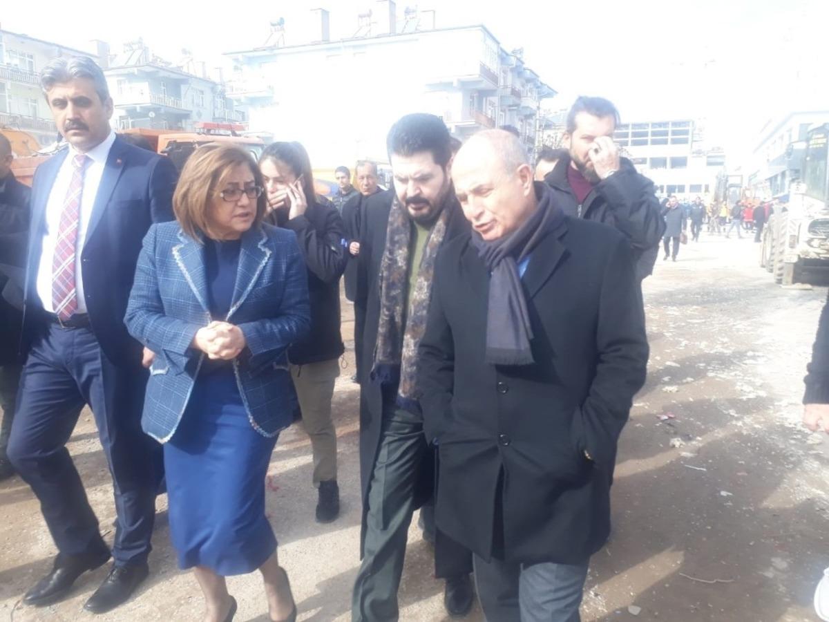 Başkan Akg&uuml;n, deprem b&ouml;lgesinde incelemelerde bulundu