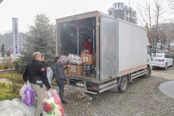 Emniyet Müdürlüğü personeli, depremzedeler için yardım topladı G3