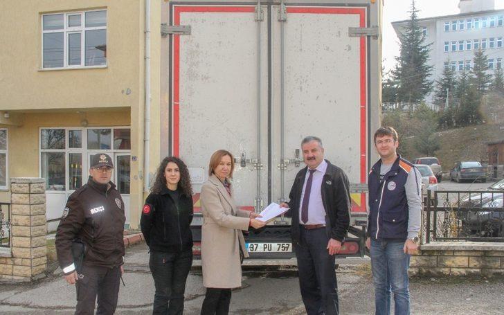 Emniyet Müdürlüğü personeli, depremzedeler için yardım topladı G5