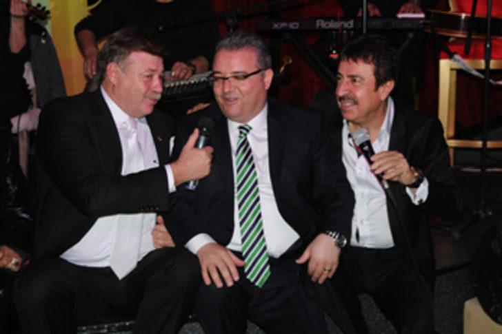 Ünlüler korosu bir arada sahnede G1