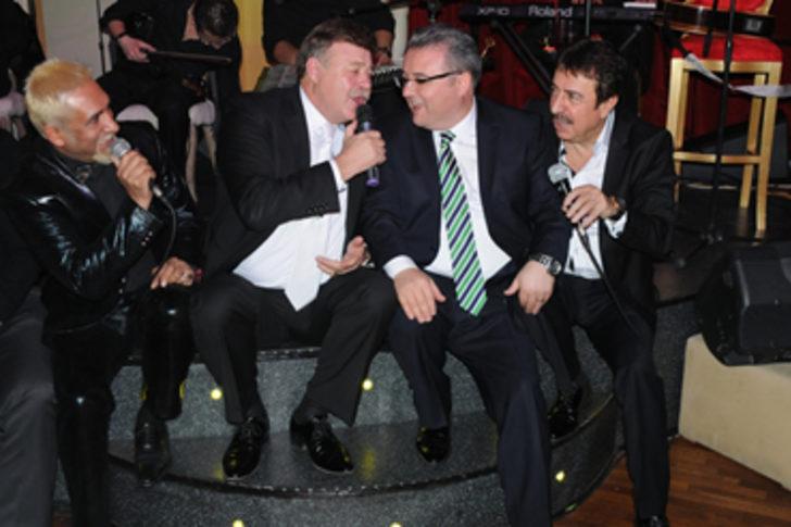 Ünlüler korosu bir arada sahnede G2