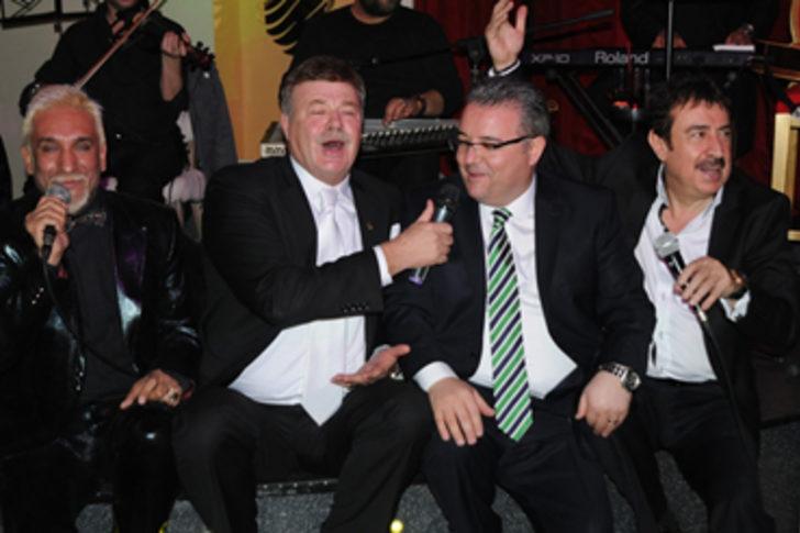 Ünlüler korosu bir arada sahnede G3