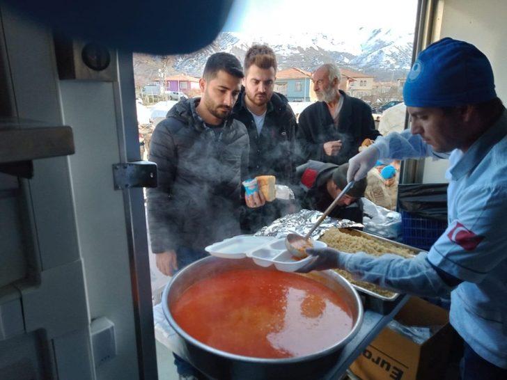 Mersin Büyükşehir Belediyesi ekipleri, depremin yaralarını sarıyor G1