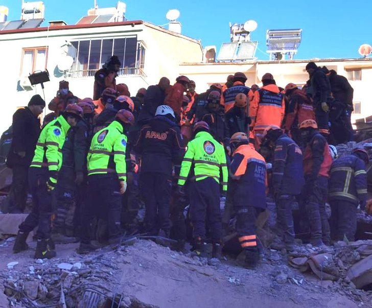 Mersin Büyükşehir Belediyesi ekipleri, depremin yaralarını sarıyor G4