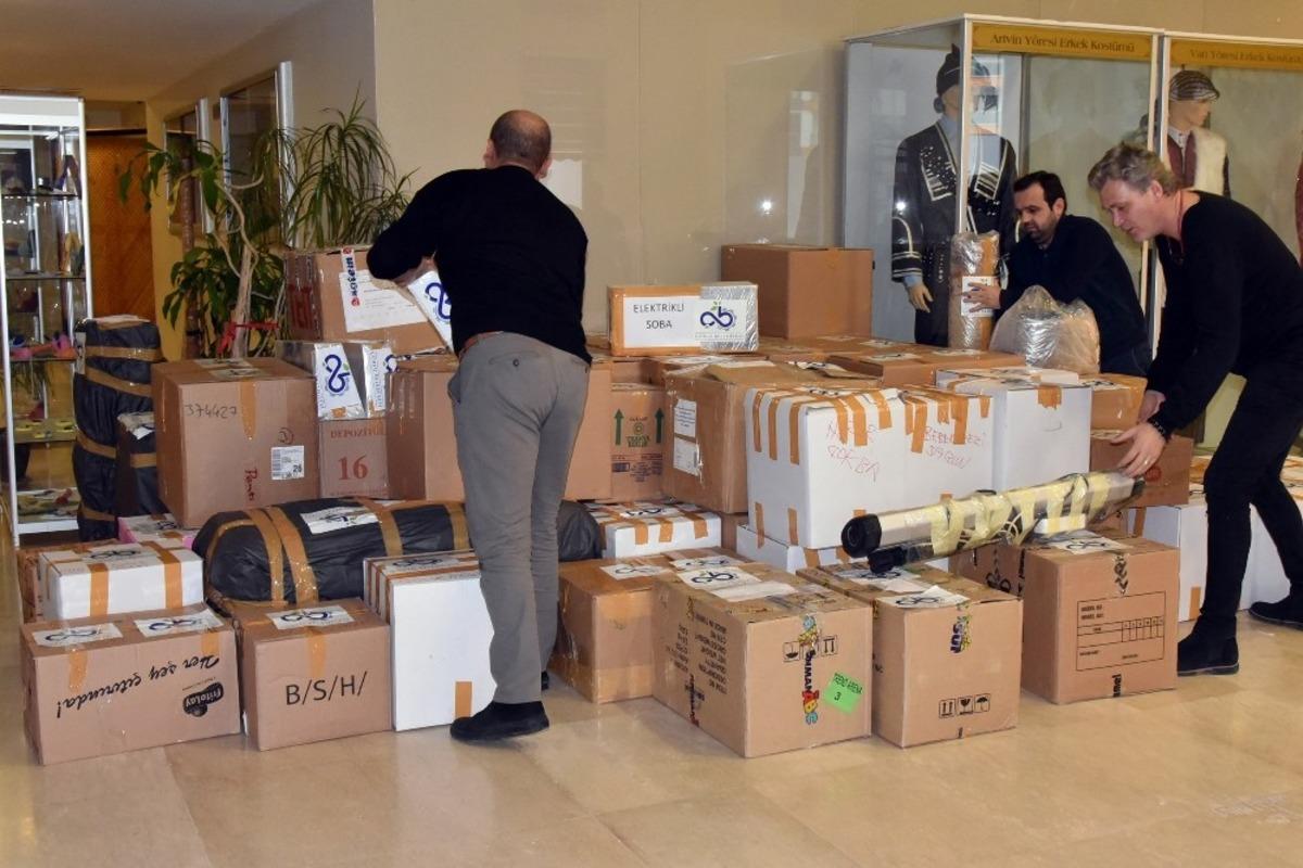 &Ccedil;orlu halkı depremzedeler i&ccedil;in seferber oldu
