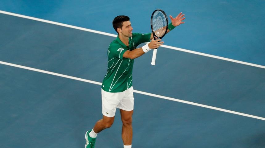 Son şampiyon Novak Djokovic, Avustralya Açık'ta son 4'e kaldı