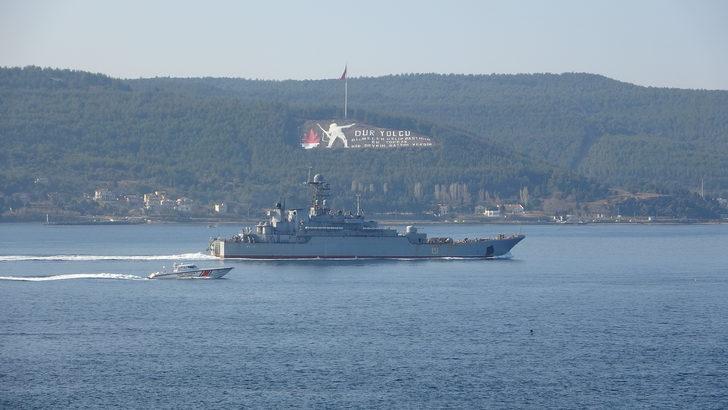 Rus savaş gemisi Çanakkale Boğazı'ndan geçti G1