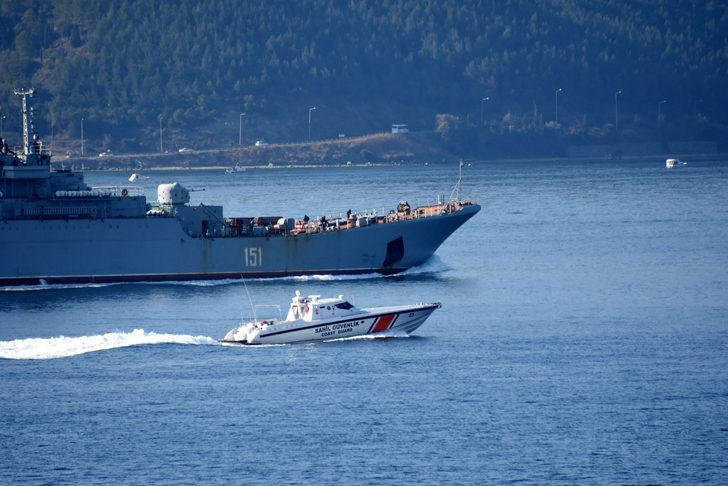 Rus savaş gemisi Çanakkale Boğazı'ndan geçti G4