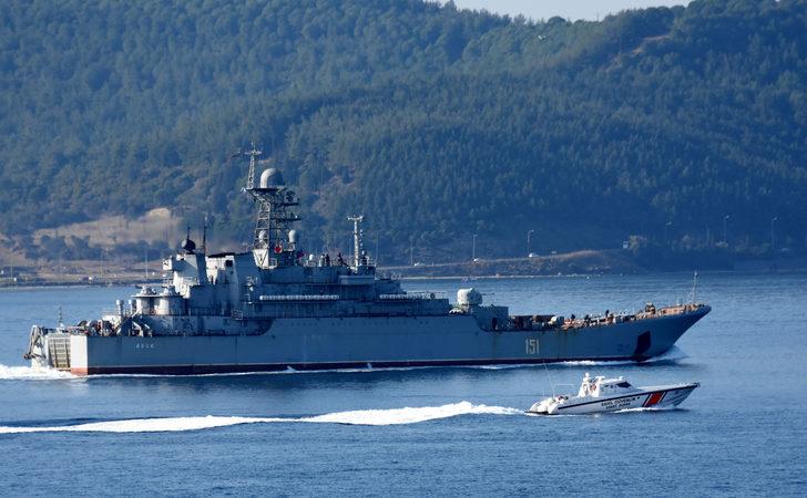 Rus savaş gemisi Çanakkale Boğazı'ndan geçti G5
