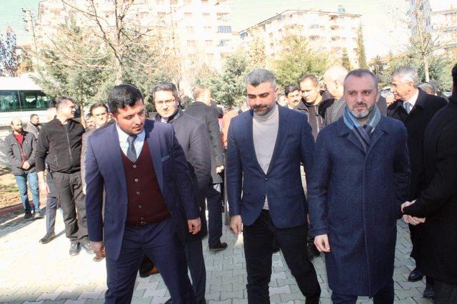 Ak Parti Mardin İl Başkanı Faruk Kılıç deprem bölgesini ziyaret etti