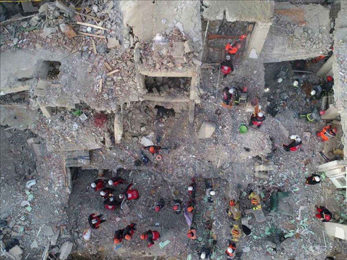 Elazığ depreminde yıkılan binalarda dere kumu kullanılmış