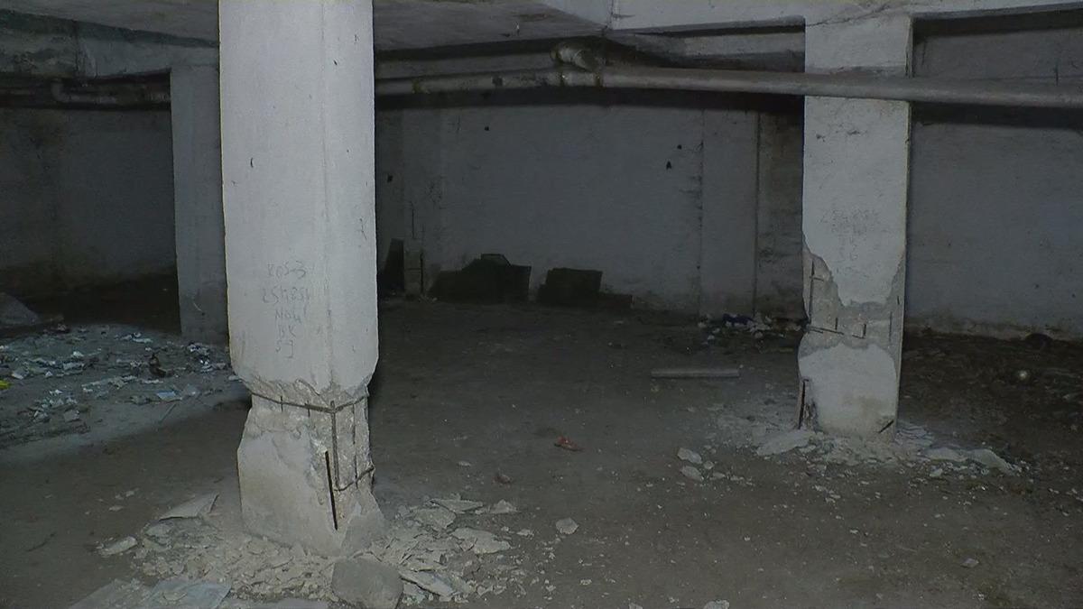 M&uuml;h&uuml;re rağmen ağır hasarlı binalarına d&ouml;nd&uuml;ler