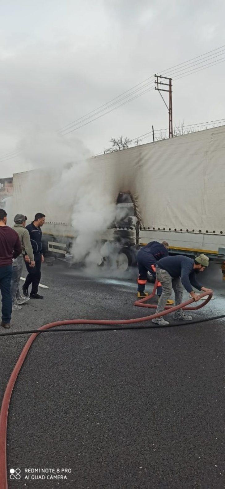 Tır yangını söndürüldü G3