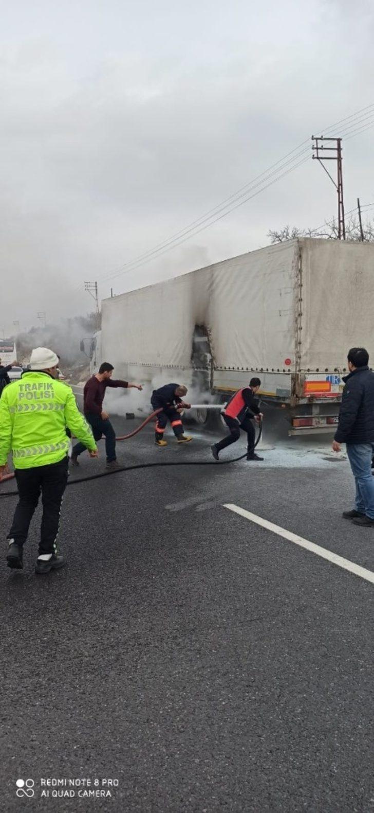 Tır yangını söndürüldü G4