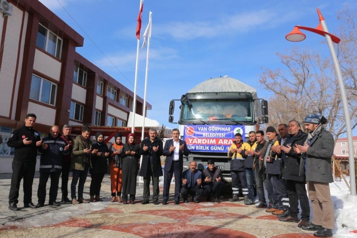 G&uuml;rpınar Belediyesinin yardım kamyonu yola &ccedil;ıktı