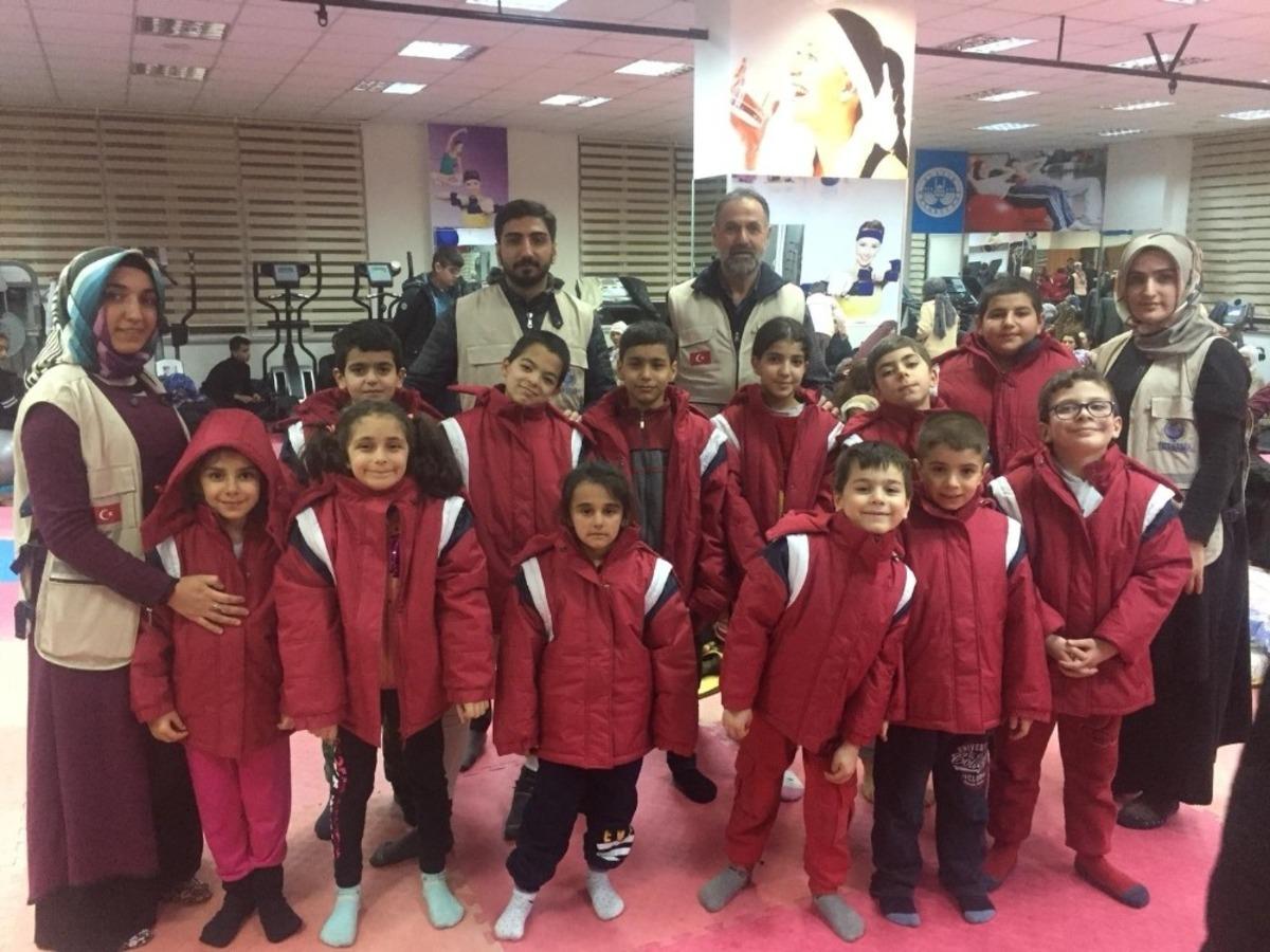 Yedi Başak depremzedelerin yanında