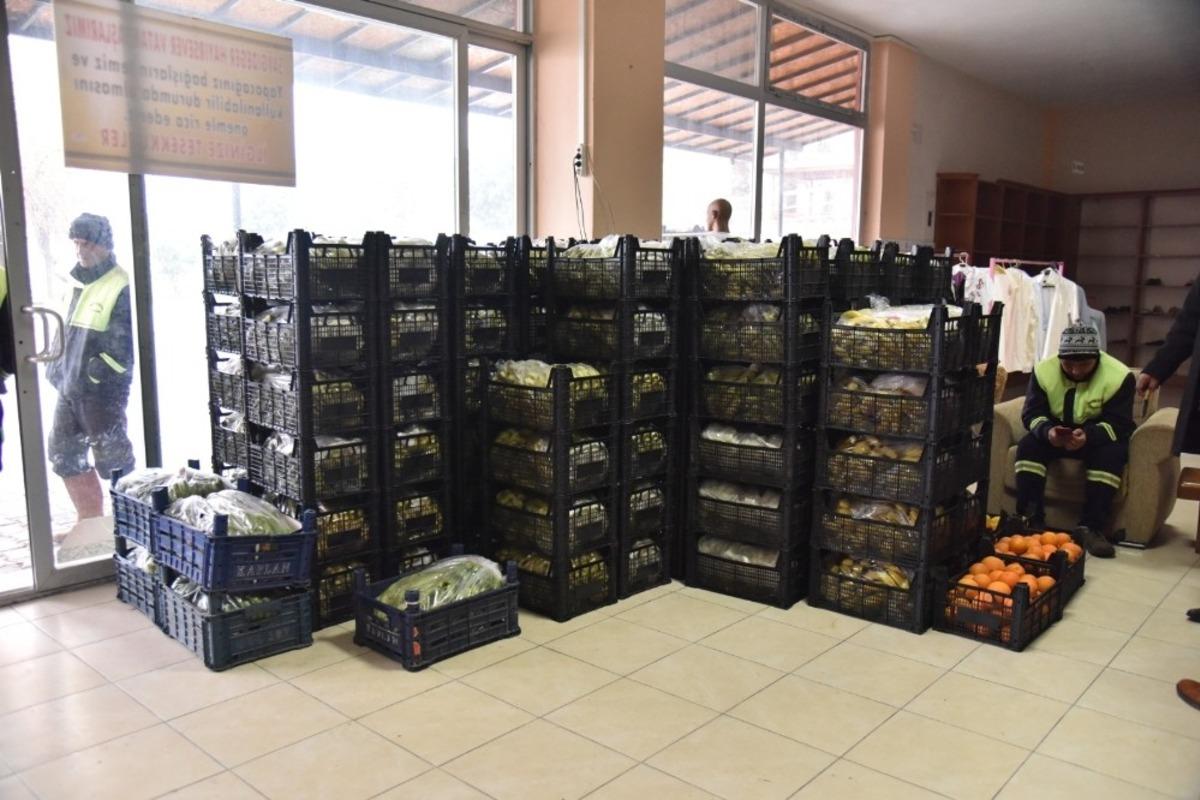 Anamur&rsquo;dan depremzedelere muz