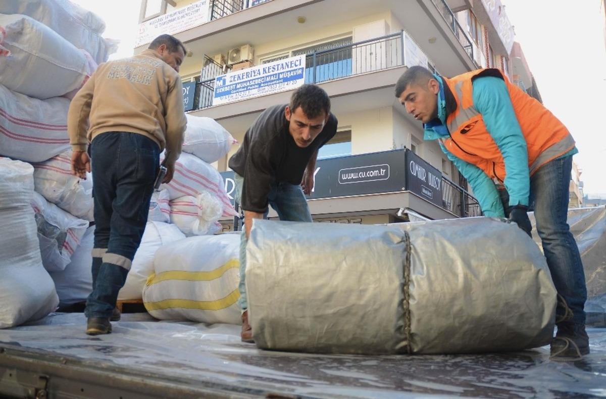Kuşadası depremzedeler i&ccedil;in tek y&uuml;rek oldu