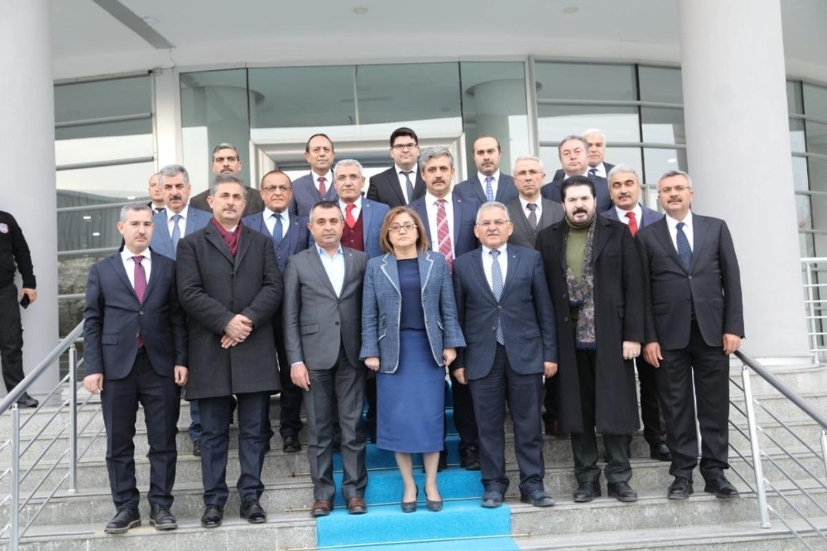 T&uuml;rkiye Belediyeler Birliği y&ouml;netiminden deprem sonrası Malatya&rsquo;ya ziyaret