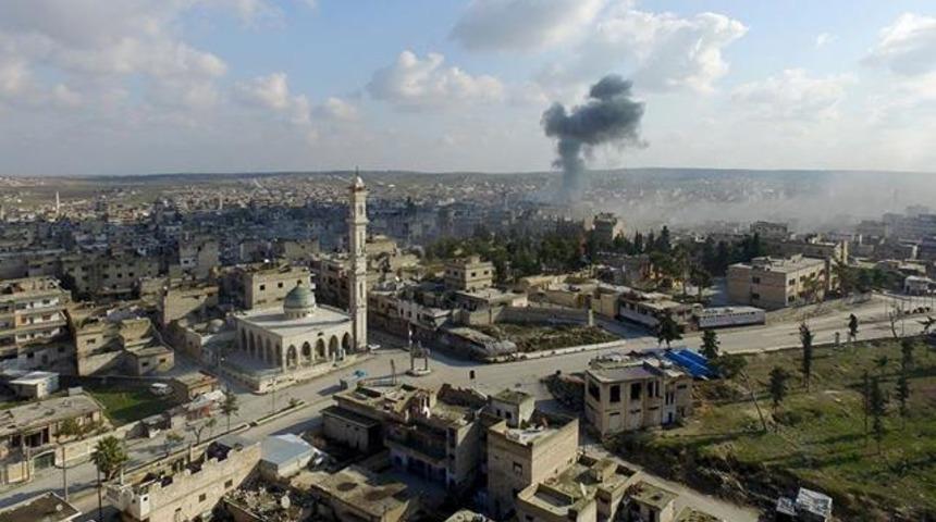 Esad rejimi İdlib'in en büyük ilçesi Maarat el Numan'a girdi