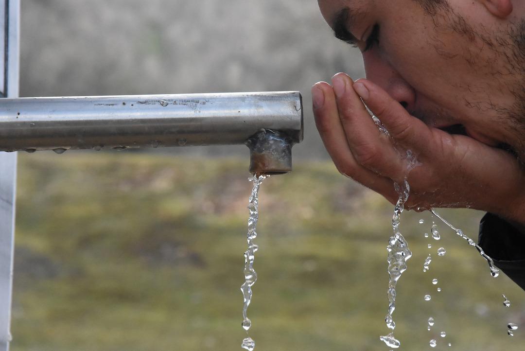 Bu &ccedil;eşmeden maden suyu akıyor!