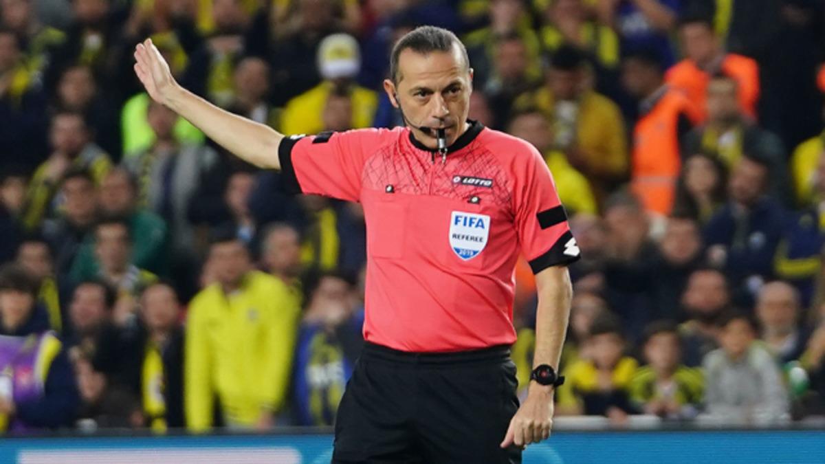 FIFA, C&uuml;neyt &Ccedil;akır'ı liste dışı bıraktı!