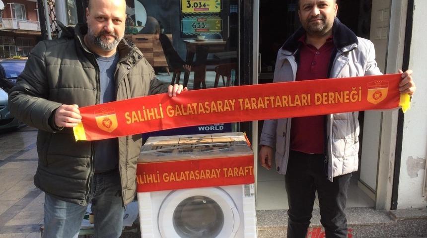 Galatasaraylı taraftarlardan &Ccedil;ocuk Evlerine &ccedil;amaşır makinası