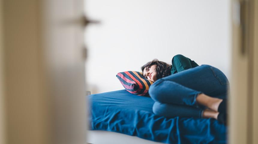 Kış depresyonu belirtilerine dikkat! Uyku ve yeme ihtiyacı artıyorsa...