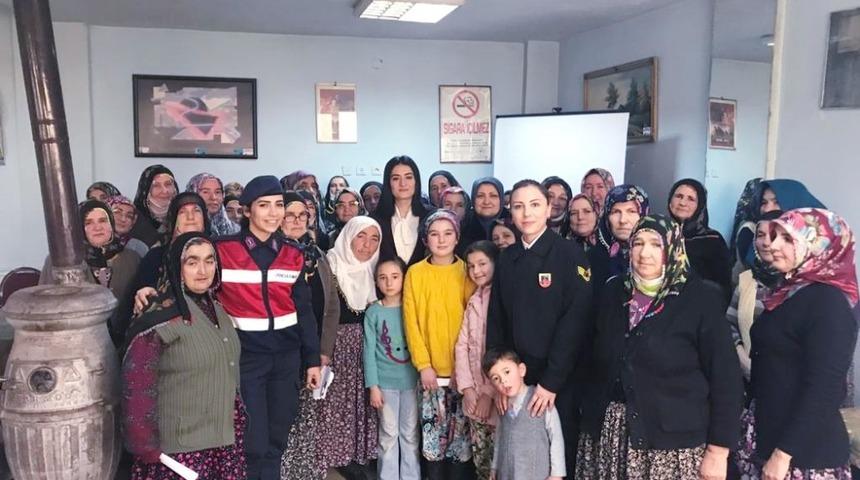 Kadın kaymakam kadınlarla buluştu