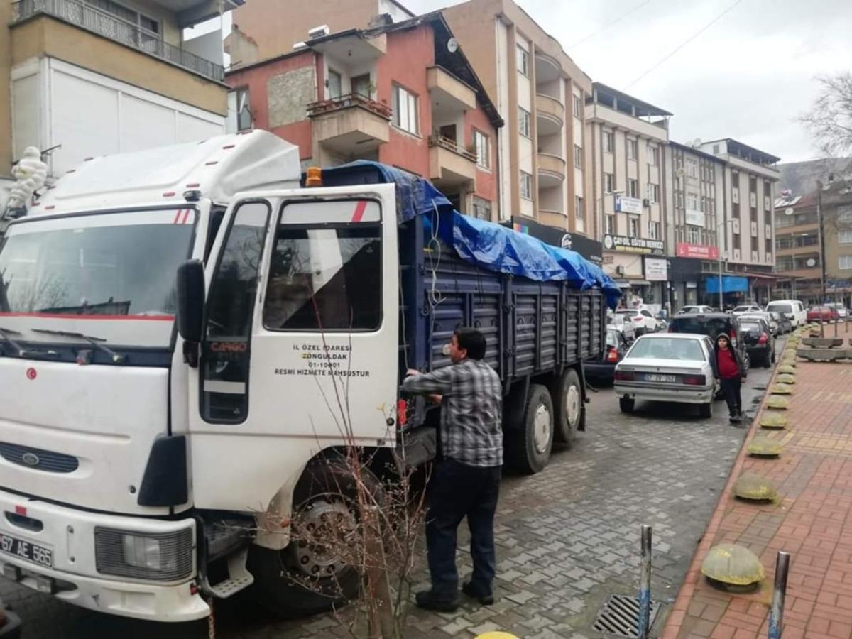&ldquo;İdlib İ&ccedil;in Yolun İyilik Olsun&rdquo; yardım kamyonları &Ccedil;aycuma&rsquo;dan yola &ccedil;ıktı